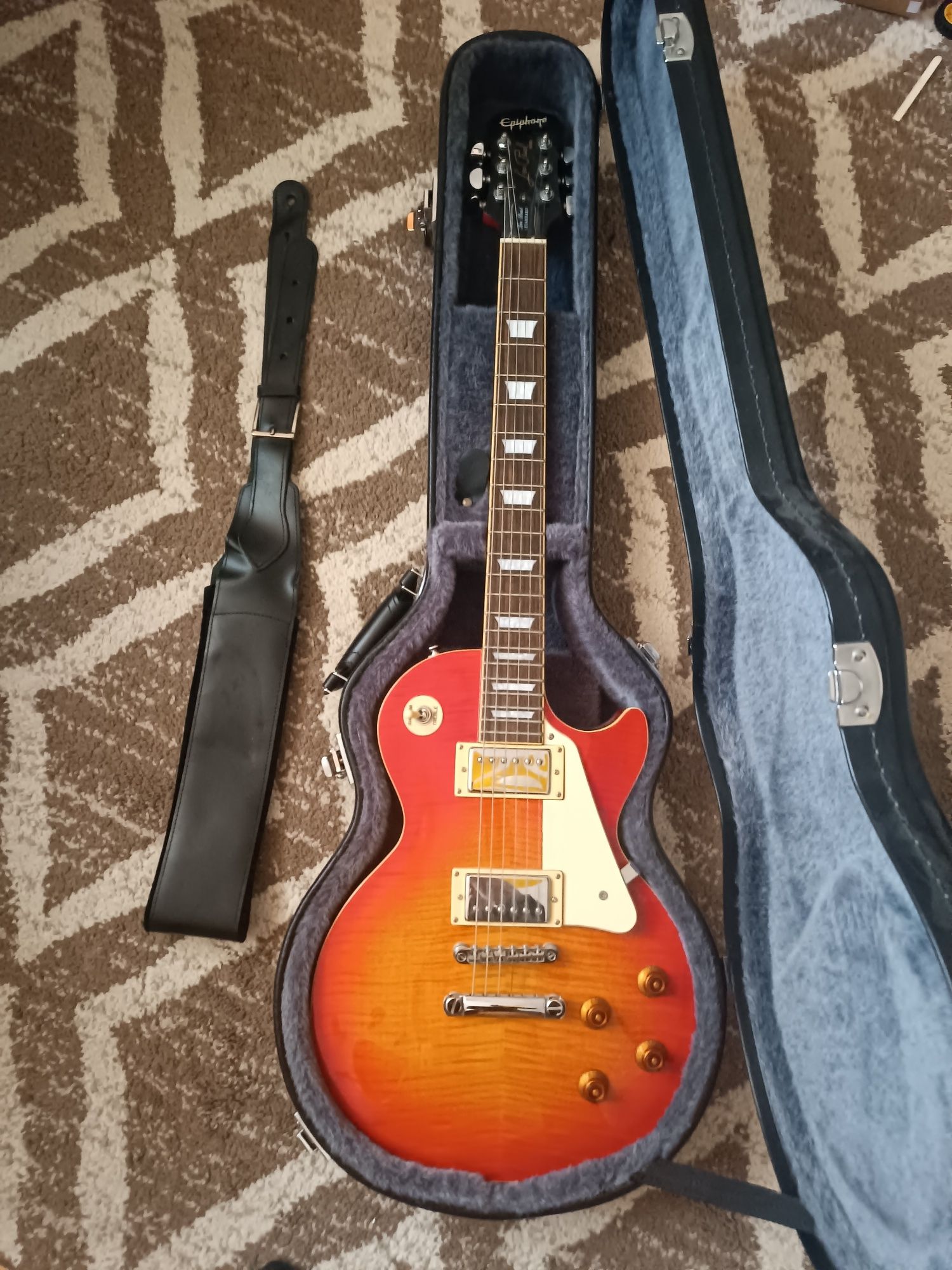 Epiphone plus Les Paul