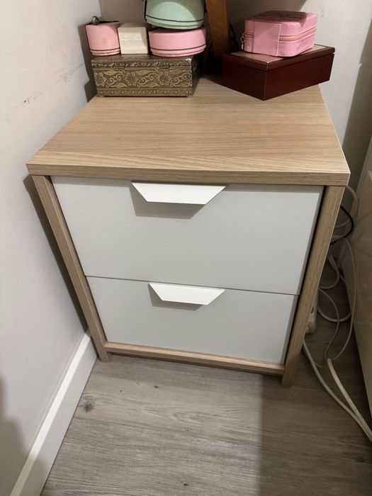 Cama de casal 140x190cm com arrumação + colchão + mesinha