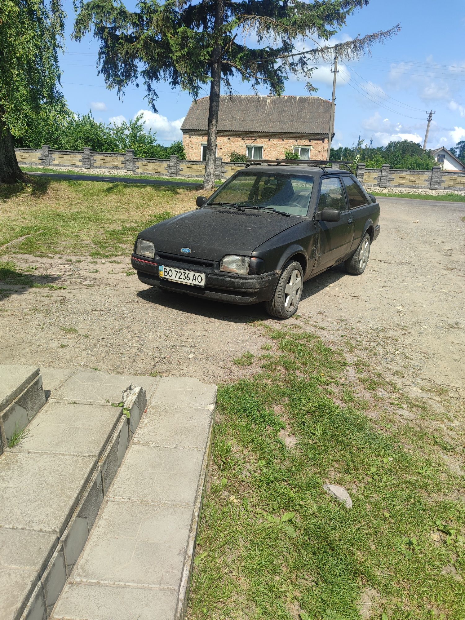 Форд ескорт 1.4 газ бензин