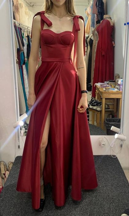 Сукня вечірня,стан новий одягнула 1 раз матеріал,атлас але міцний