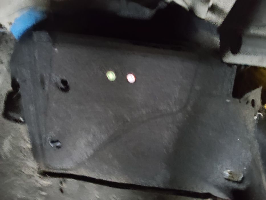 Porta luvas golf 4 e forras da mala e plásticos interiores