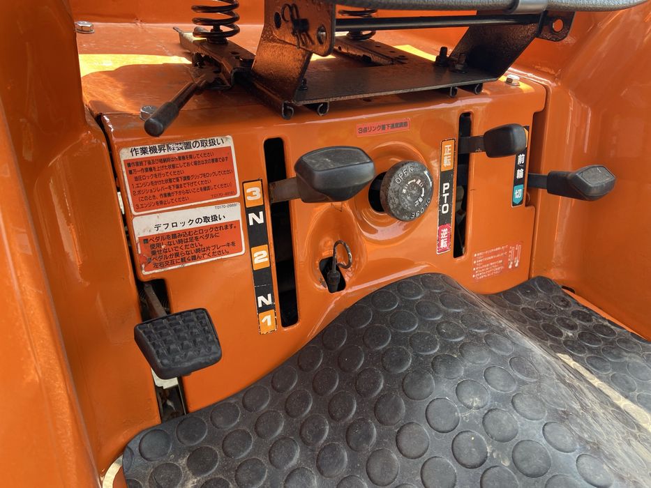 Трактор Hitachi NZ215, Японський міні трактор