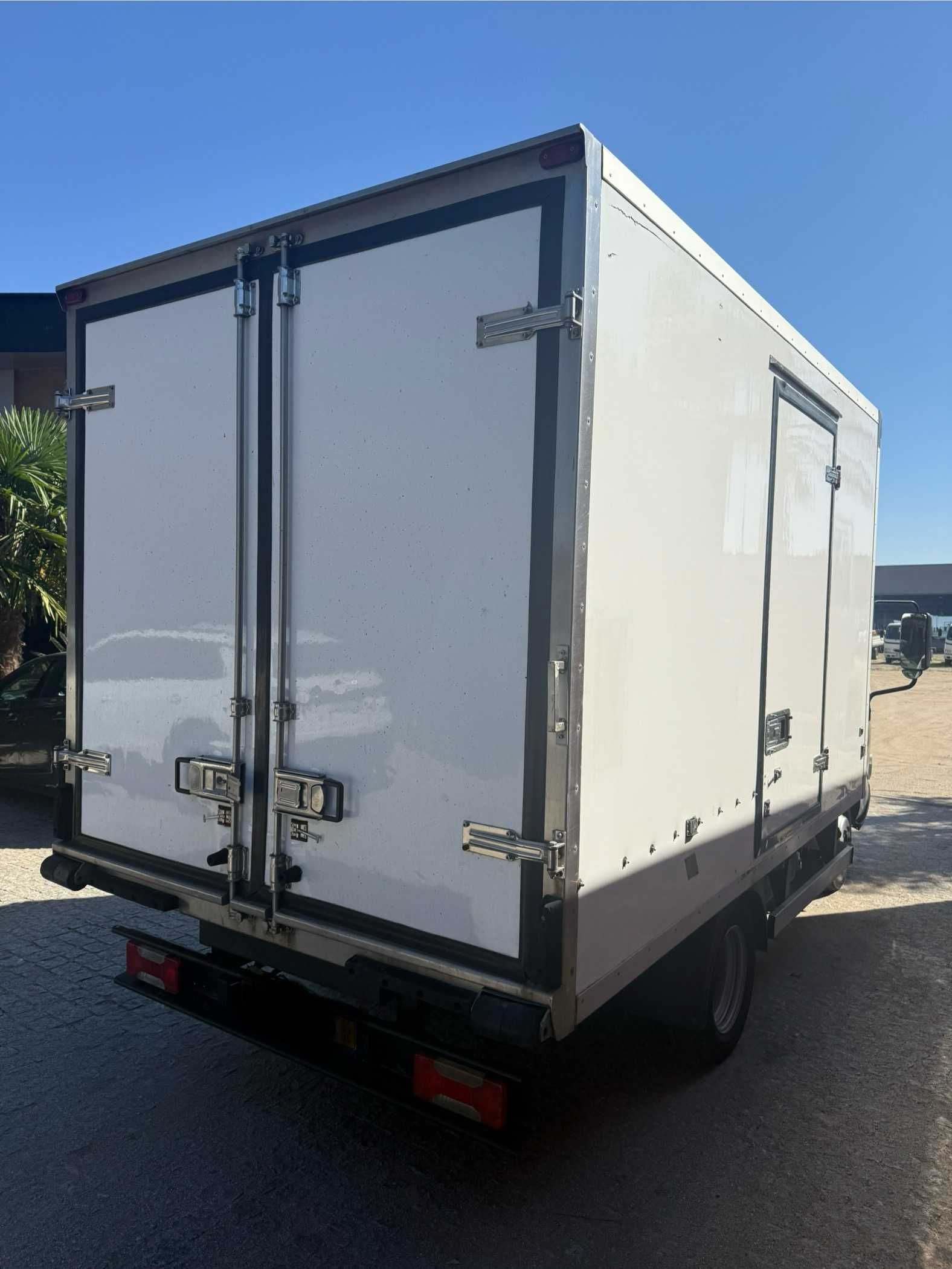 Toyota dyna contentor isotérmico 2014