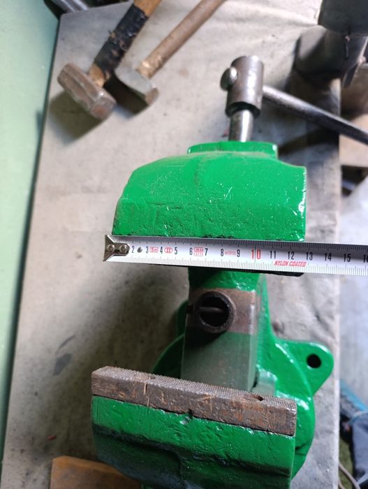 Продам слісарні .