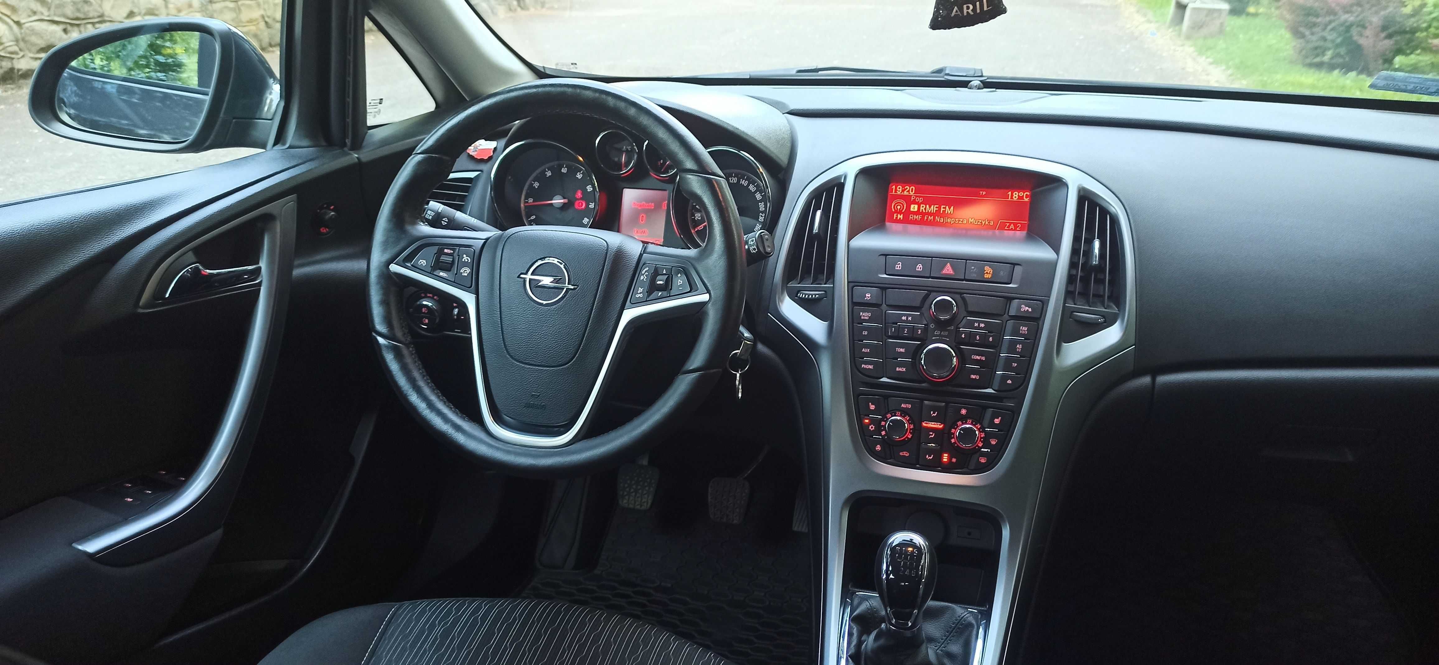 Opel Astra J 1,4 turbo 140 KM, 2013r, krajowy, zadbany