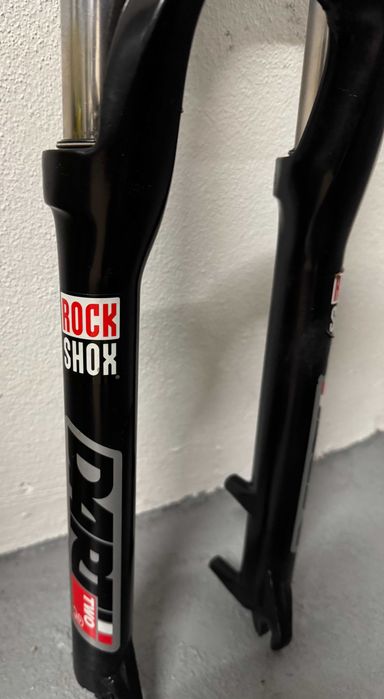 Suspensão rockshox Dart 2 BTT roda 26’’ em perfeitas condicōes.
