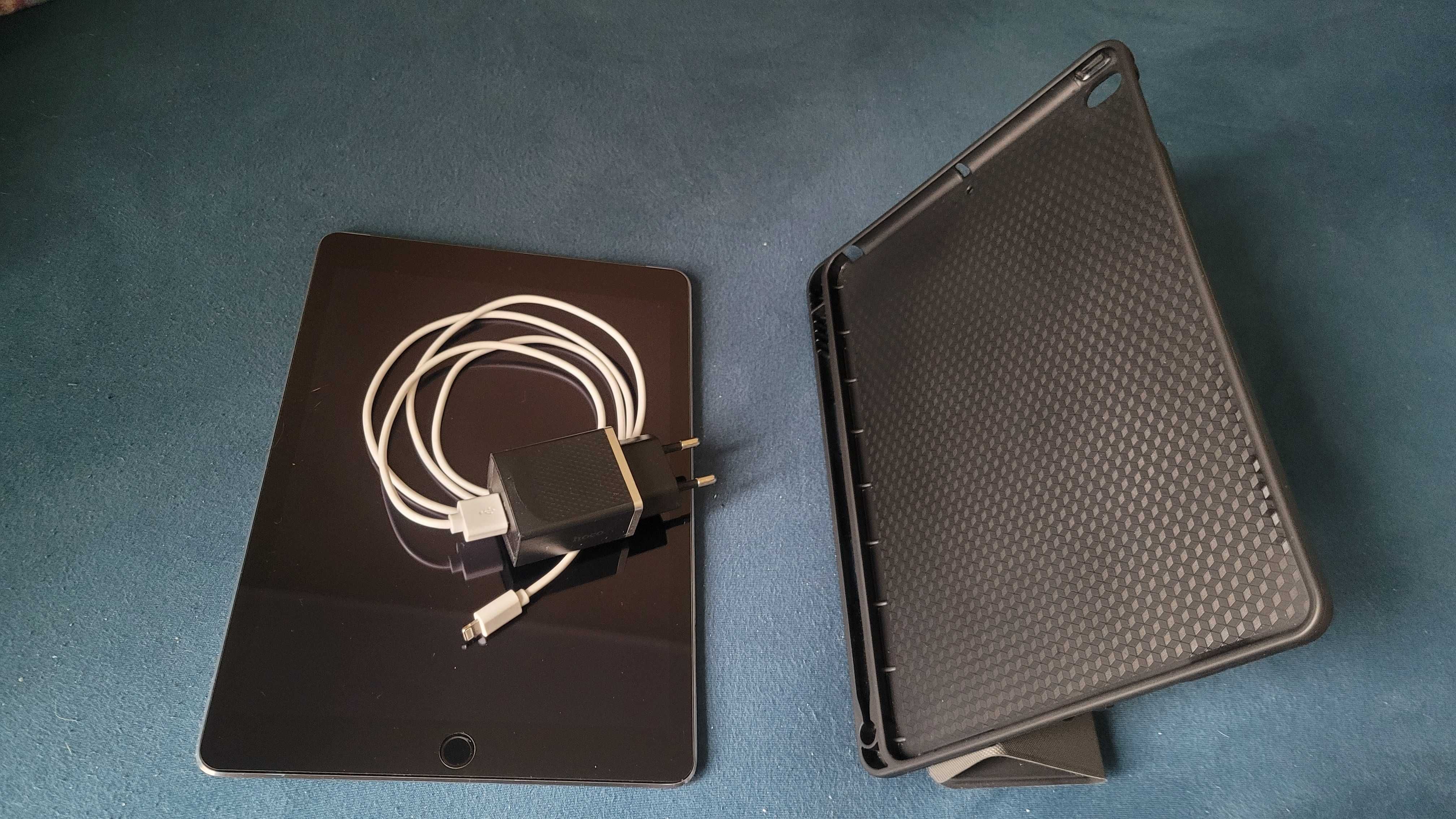 Ipad Air 2 tablet Apple + ładowarka + etui