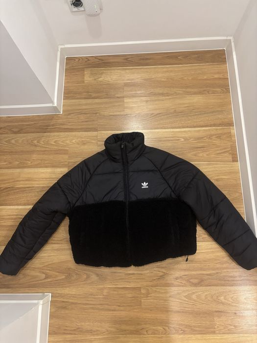 жіноча курткта від бренда adidas,оригінал,розміs