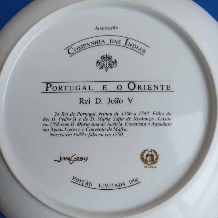 Prato brasonado inspiração Companhia das Índias Rei D. João V