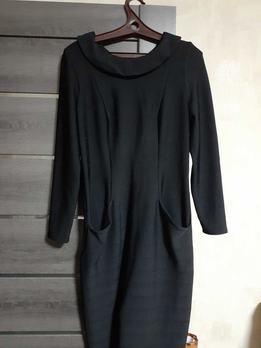 Ділова, гарна, класична сукня