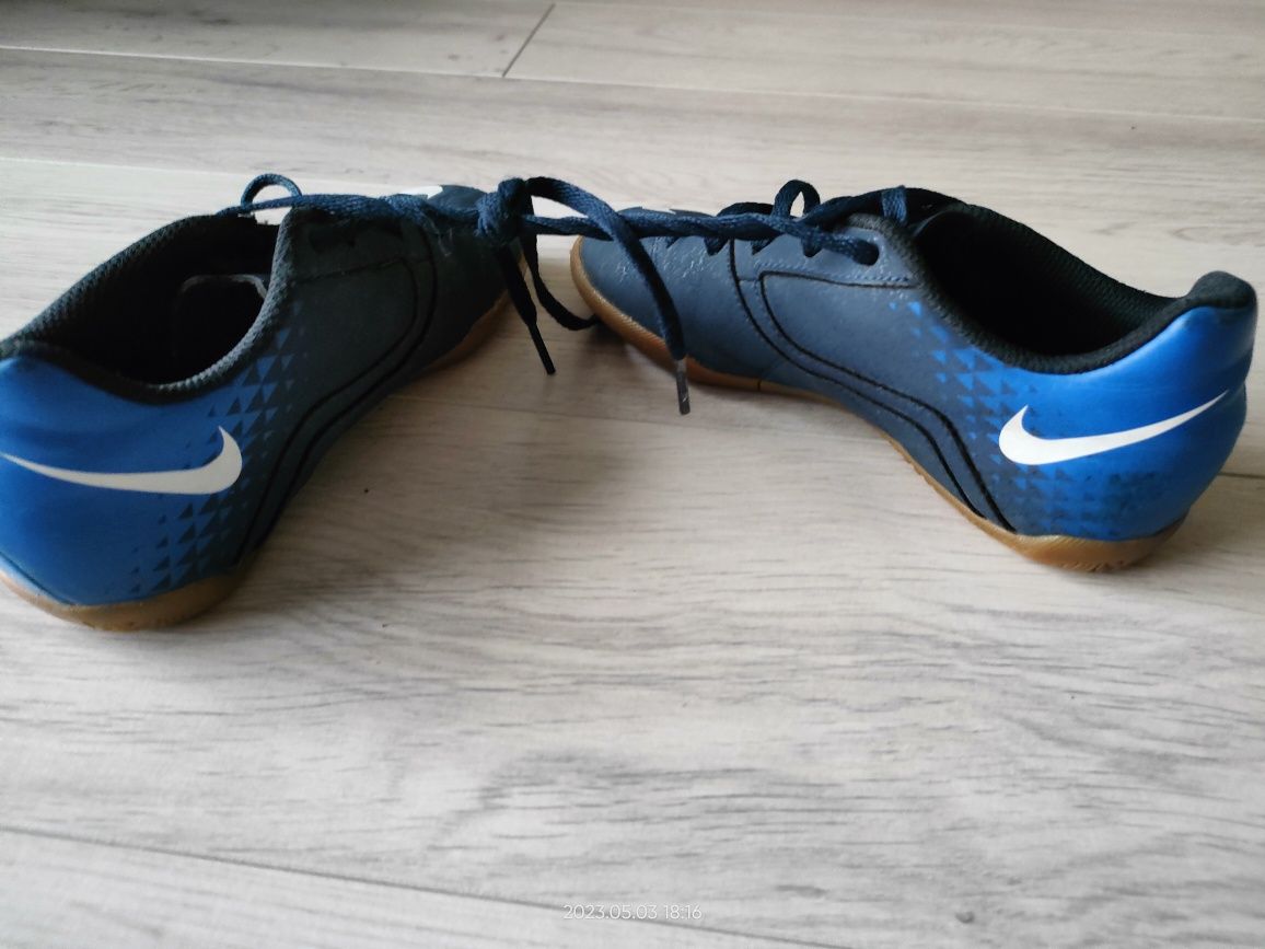 Buty halowe Nike rozmiar 32, długość wkładki 20 cm