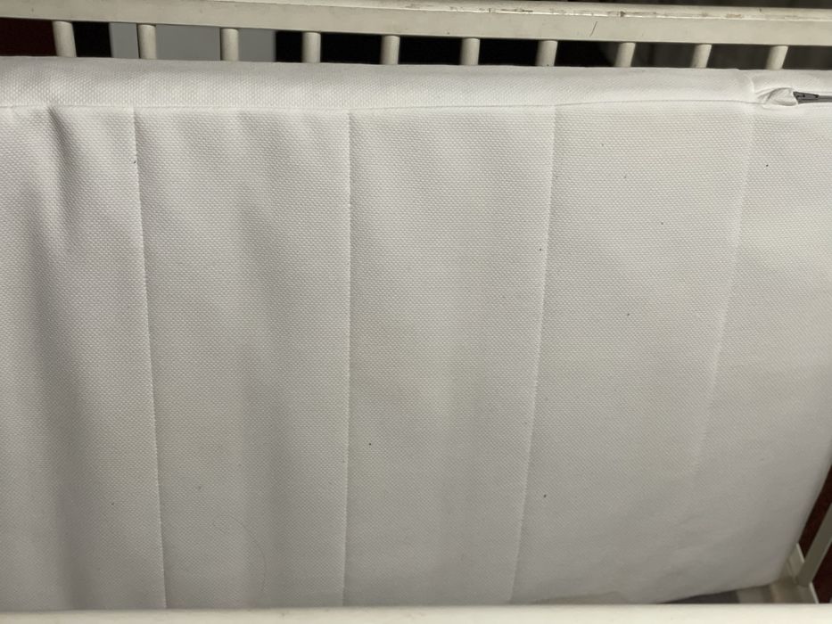 Berço bebé + colchao e estrado