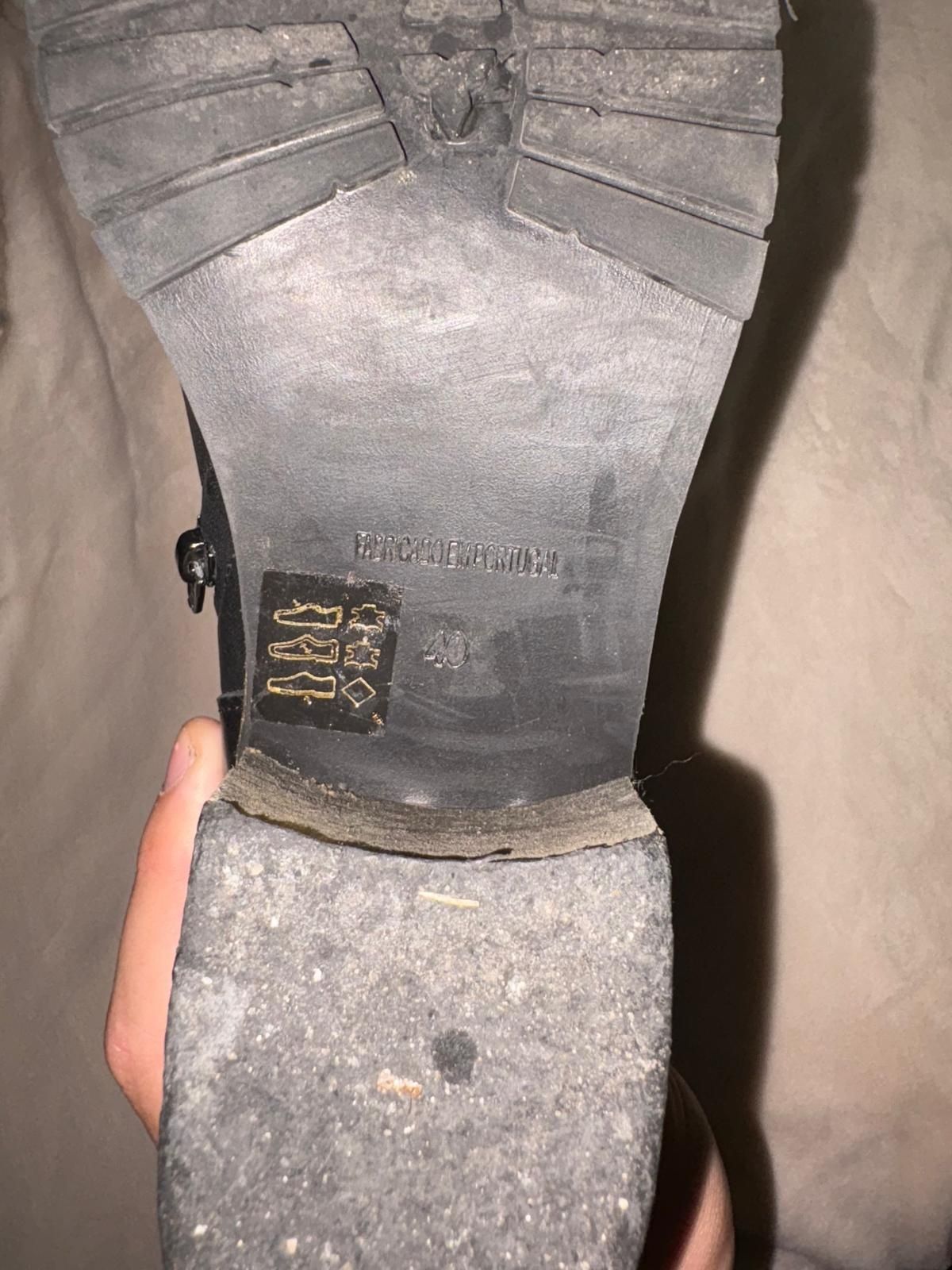 Botas em pele 40