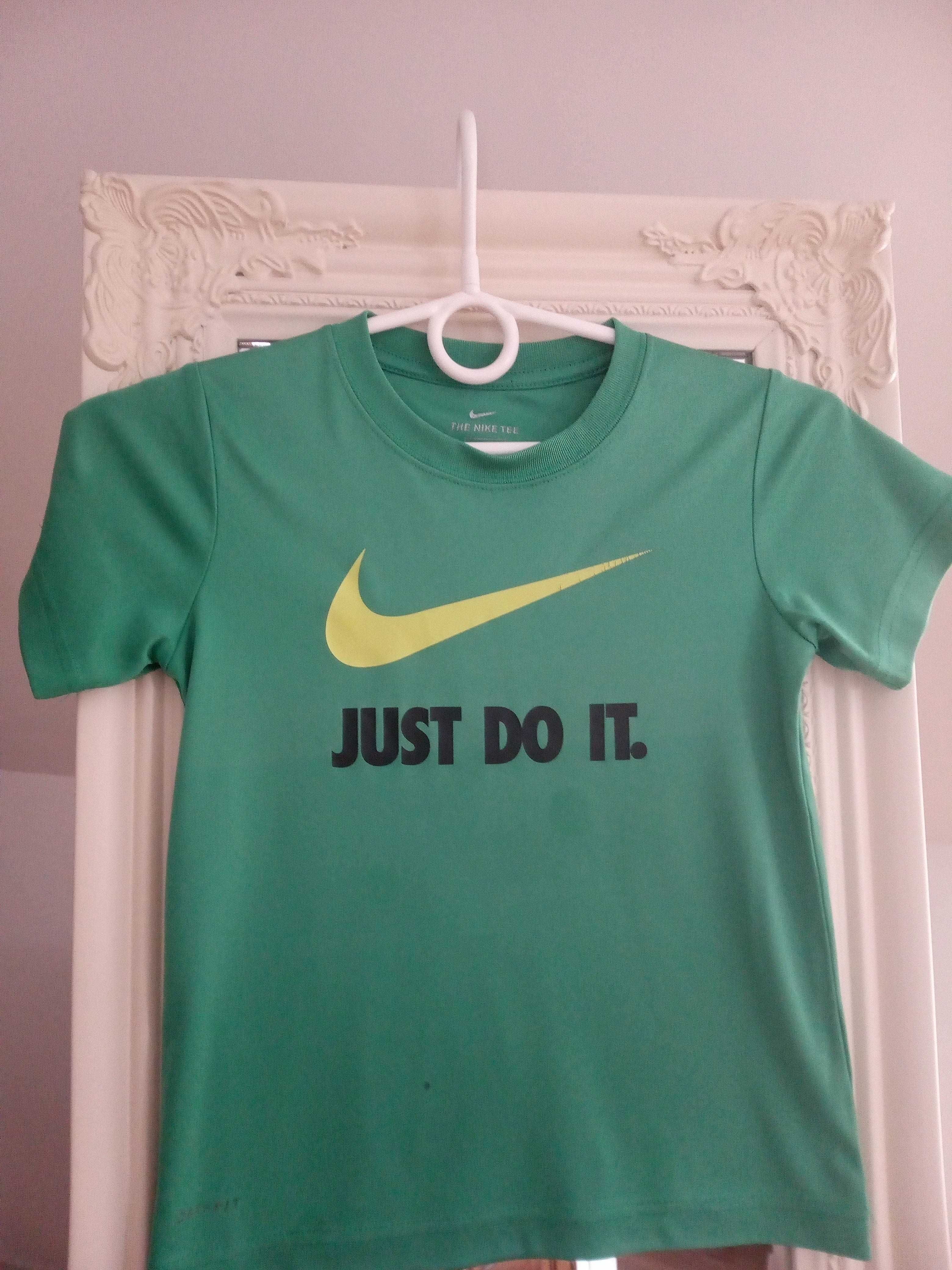 Zielona koszulka Nike chłopięca 116-122