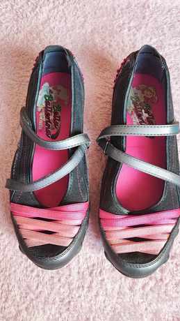 Продам шкіряні туфлі (балетки) для дівчинки