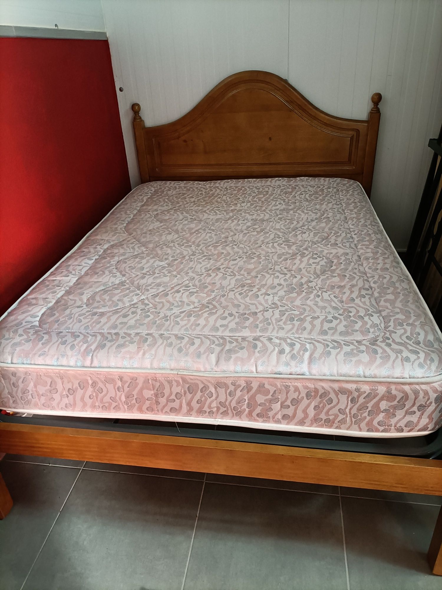 Cama de casal com colchao