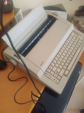 Máquina de escrever olivetti