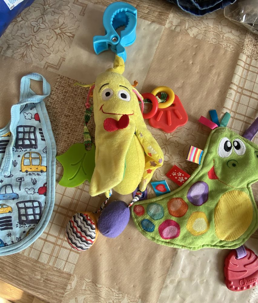 Іграшки на коляску, банан , гризунці ,chicco, курносики
