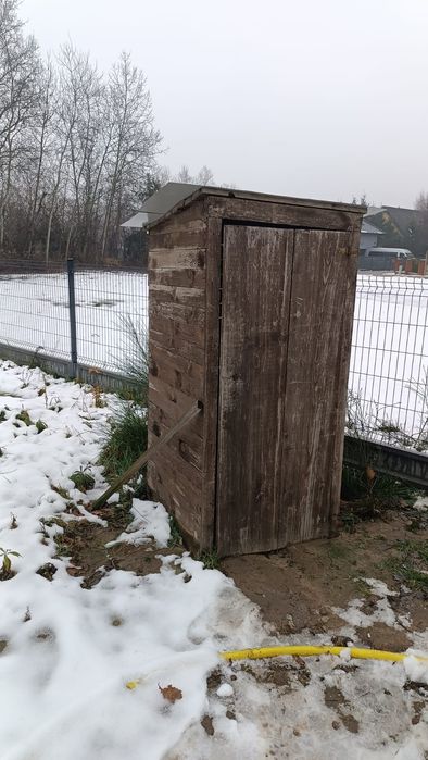 Oddam drewnianą toaletę