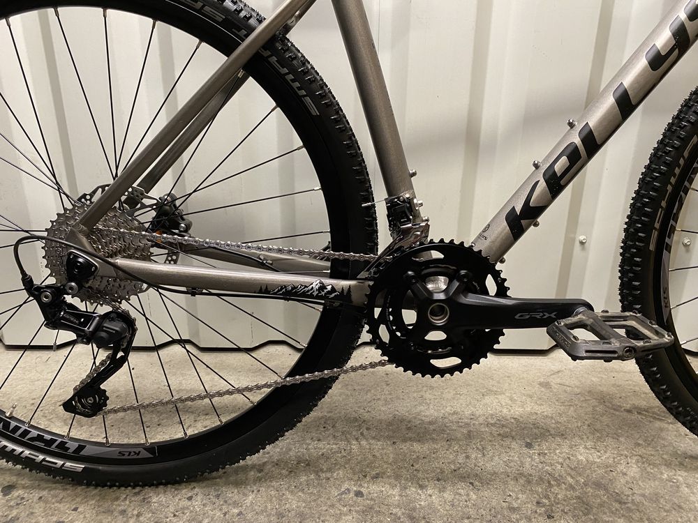 Стан нового Рама М Гравійний велосипед Kellys Soot 50 Shimano GRX