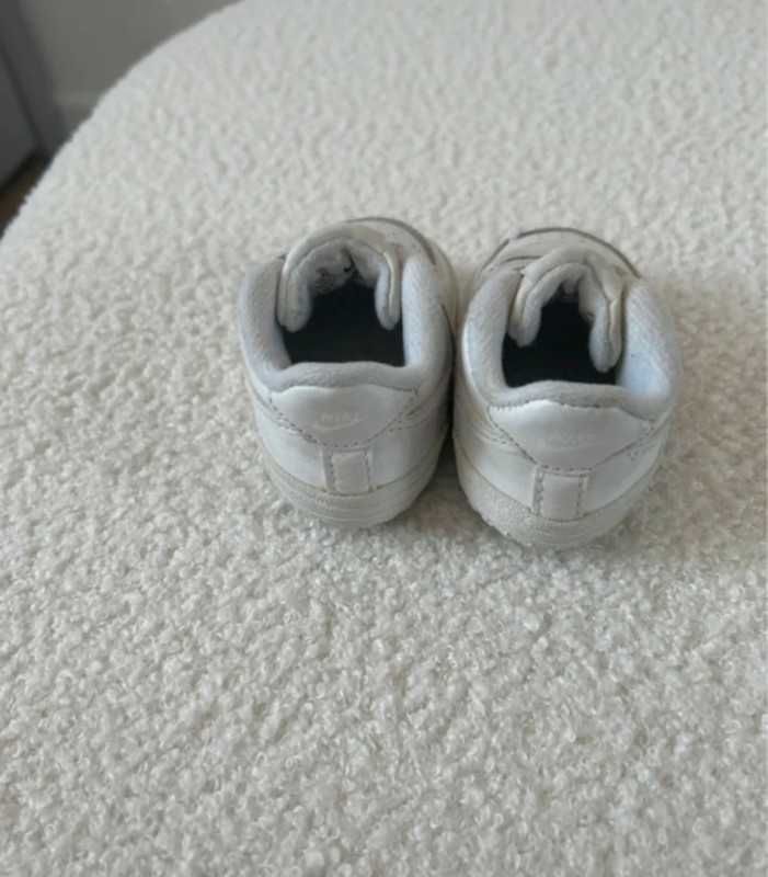 Białe buciki sportowe niechodki Nike Air Force 1 rozmiar 17 10-10.5 cm
