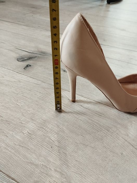 Beżowe szpilki półbuty czółenka buty Belle 39 obcas