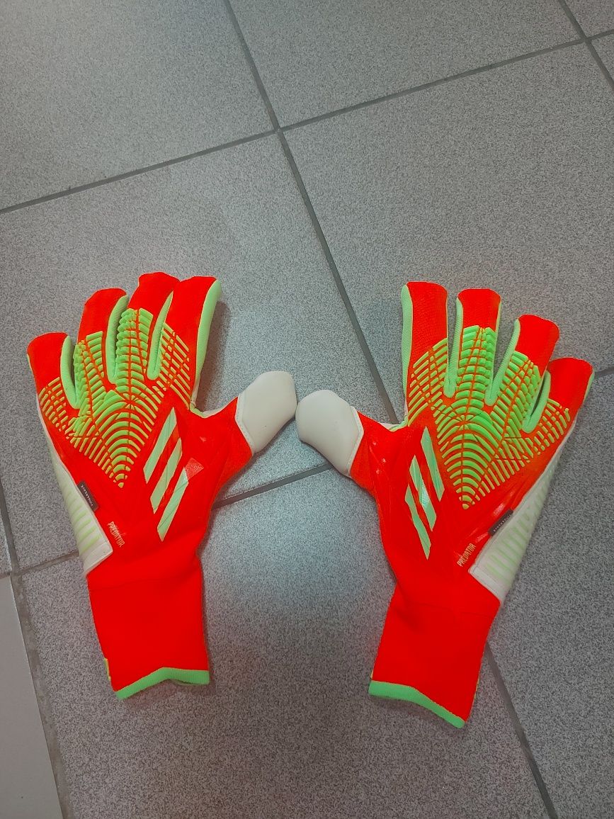 Воротарські перчатки Adidas Predator Edge Fingersave Gloves PRO FS р 9