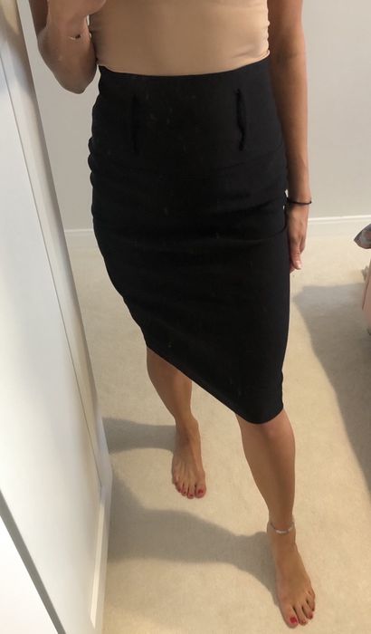 Czarna spódnica ołówkowa