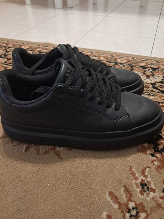 Sapatilhas como novas.