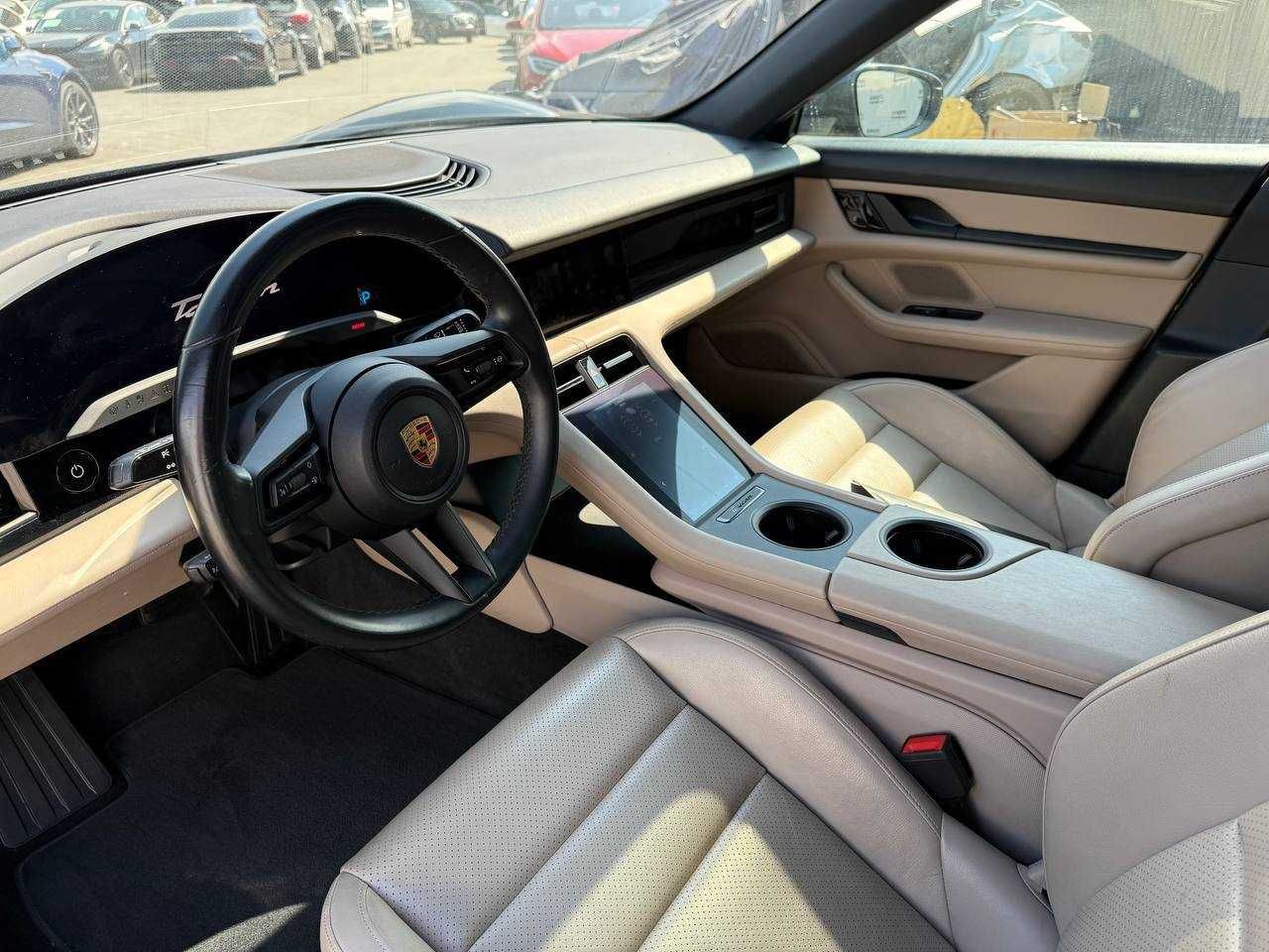 PORSCHE Taycan 2021