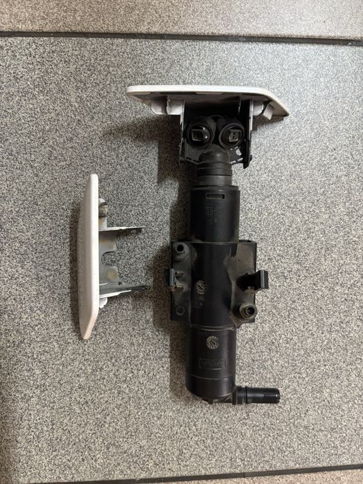 Spryskiwacz reflektora Kuga mk2 lift zaślepki