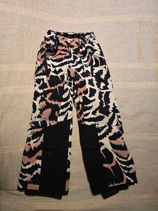 Komplet narciarski Molo – spodnie 122 + rękawiczki Igor (jak nowe)