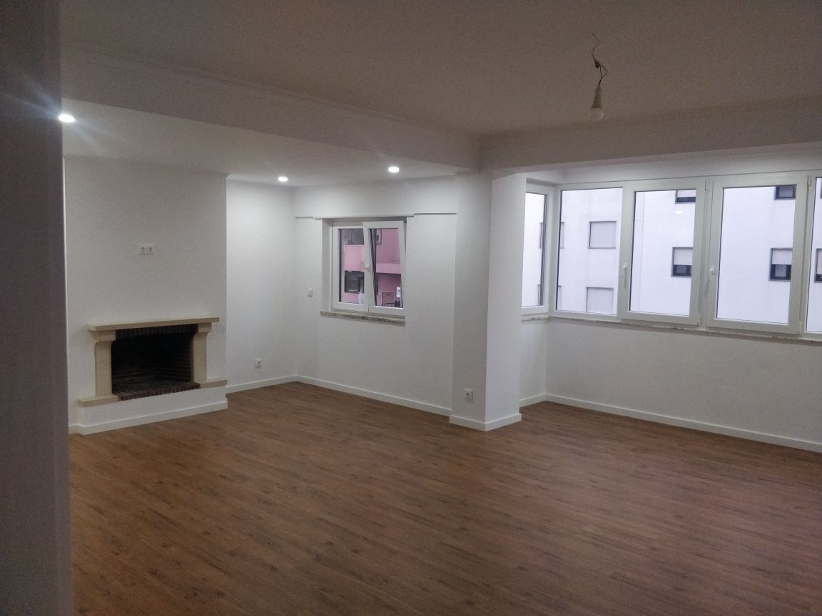 Apartamento T3 para venda nas Galerias Valmor Parede, Possível permuta