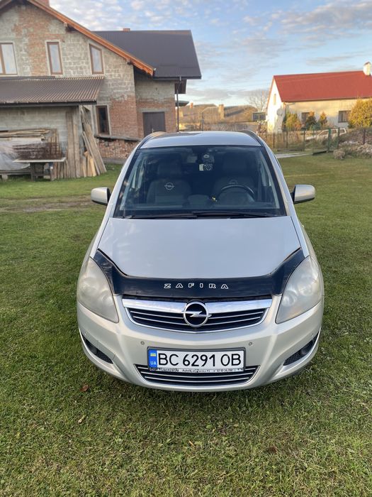 Opel Zafira 2010 рік