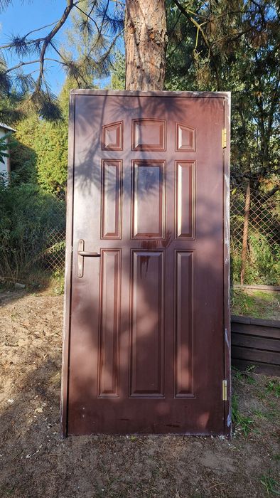 Drzwi wejściowe prawe z futryną 90-ki