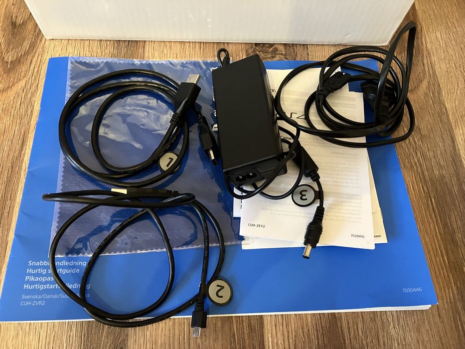 Okulary VR Playstation z kamerą i jednym kontrolerem .