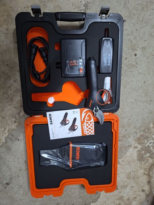 Vendo tesoura eléctrica nova