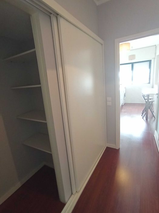 T2 Remodelado | 73,5m2 | Garagem | Vistas e METRO À PORTA