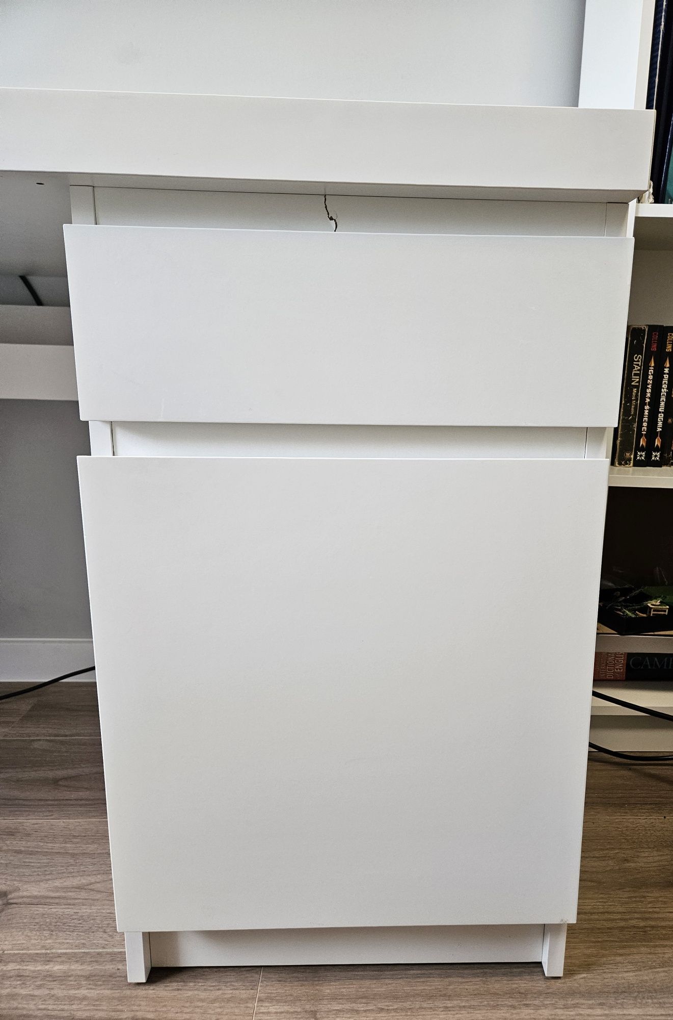 Białe biurko malm 140cm