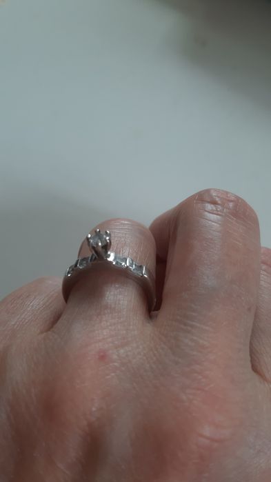 Продам кольцо серебрянное