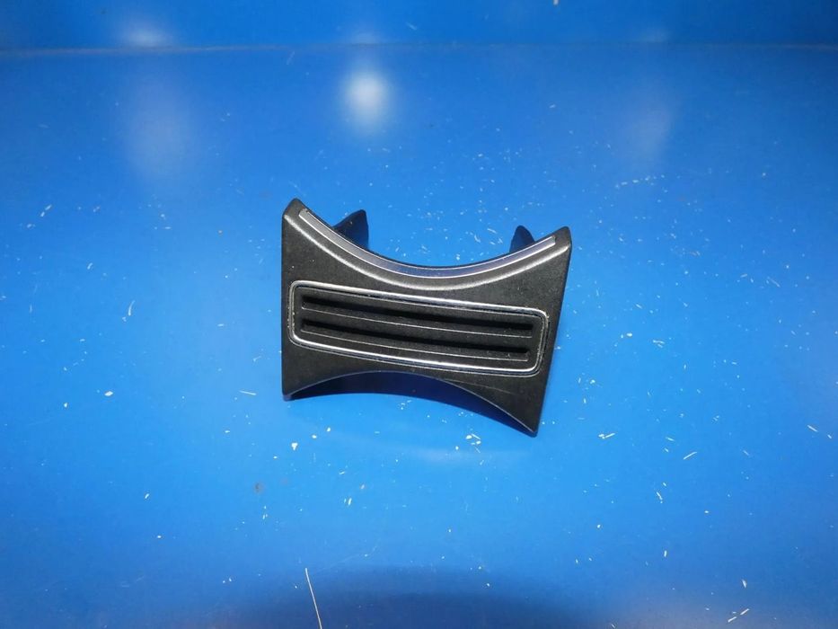 MERCEDES A W176 UCHWYT NA KUBEK TUNELU ŚRODKOWEGO