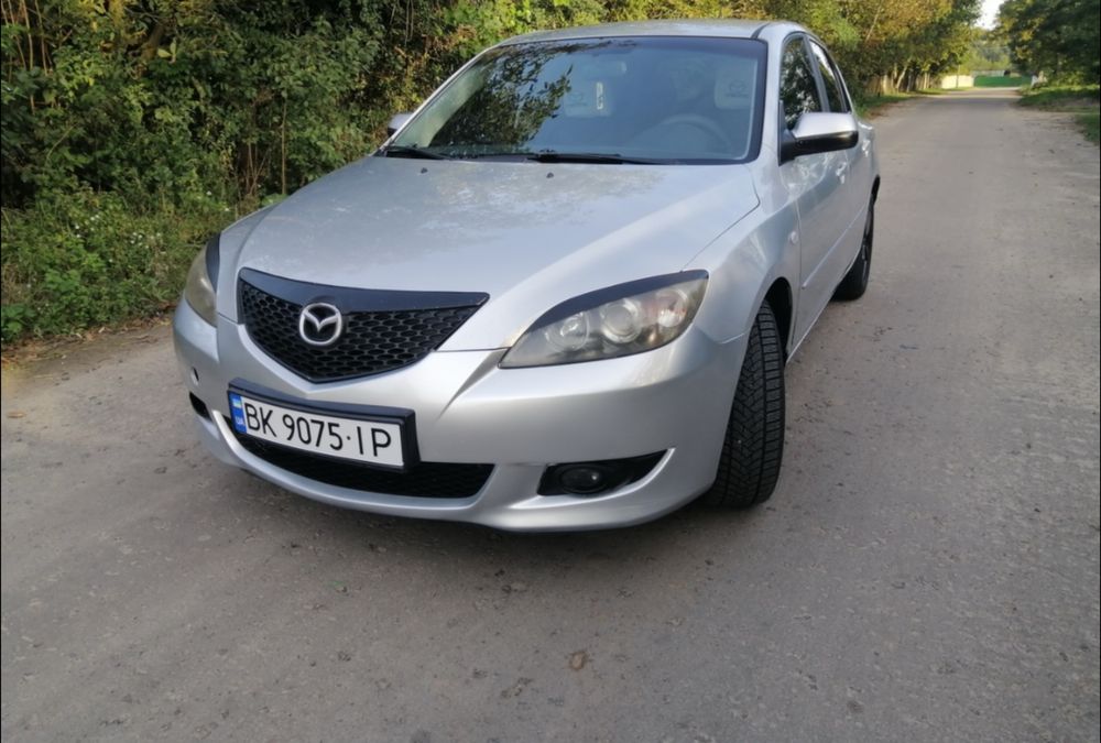 Mazda 3 легковий автомобіль