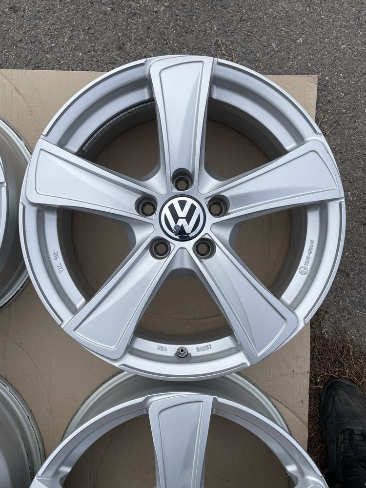 Диски R17/ 5x112/ 6J/ ET38/VW/ Volksvagen/ Passat/ Touran/ Tiguan