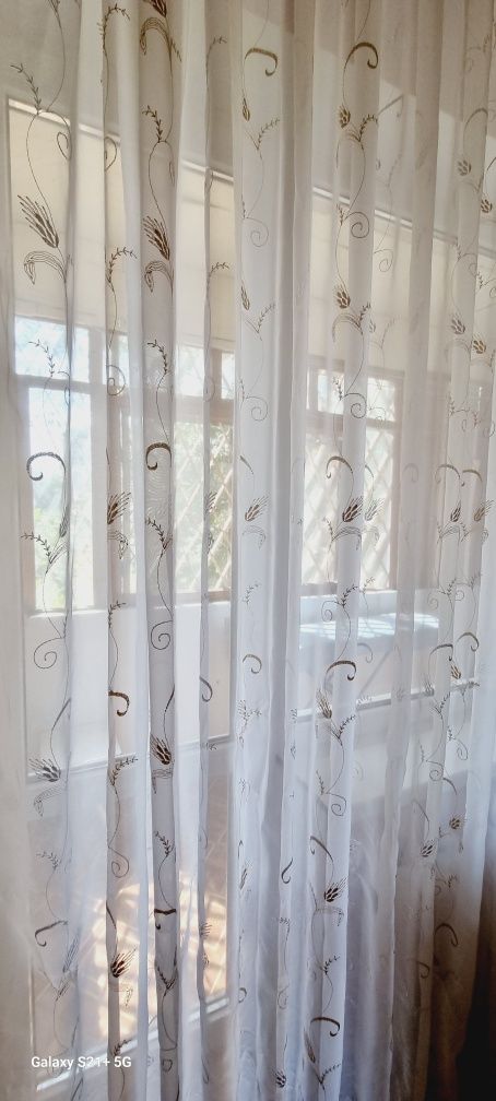 Оренда двокімнатної квартири на Таврійському . Перший поверх .
