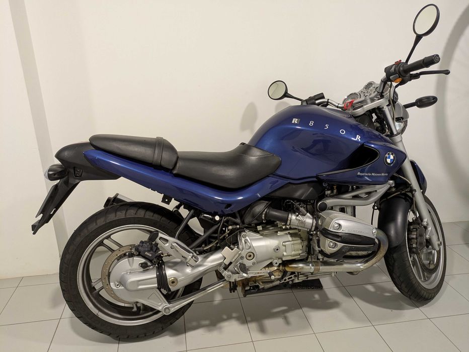 Moto da marca BMW R850R