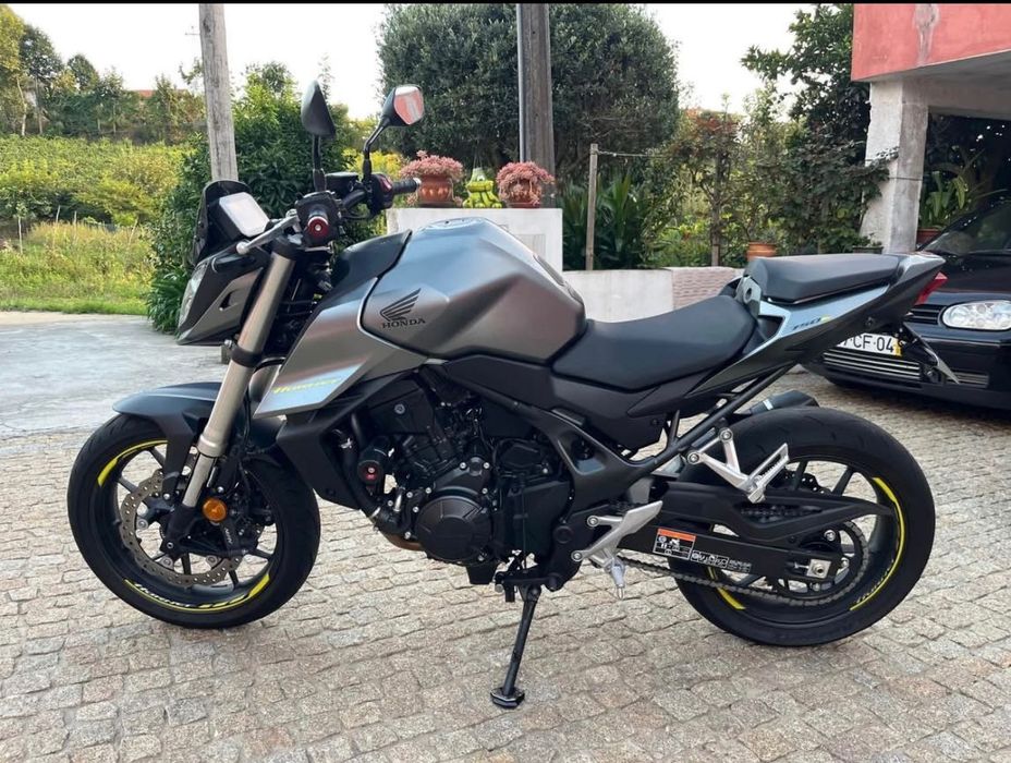 Honda Hornet 750  35 kW