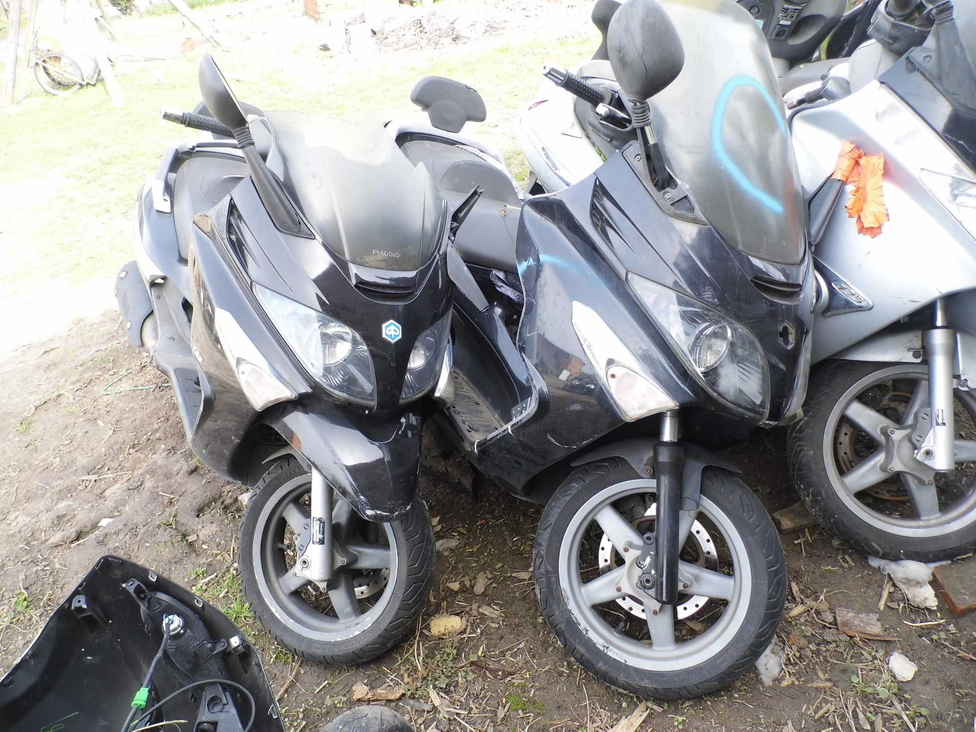 PIAGGIO XEVO X-EVO 125 gaznik czasza silnika czesci kokpit kufer