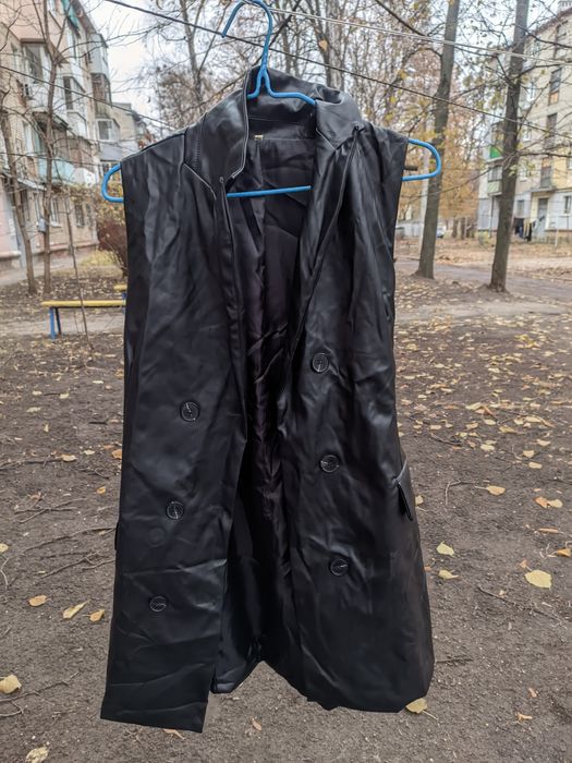 Женская кожаная жилетка