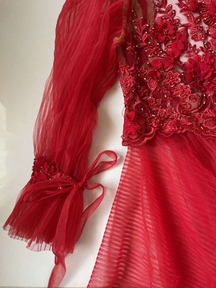 Платье для танцев нарядное красное в стразах контемп сцена