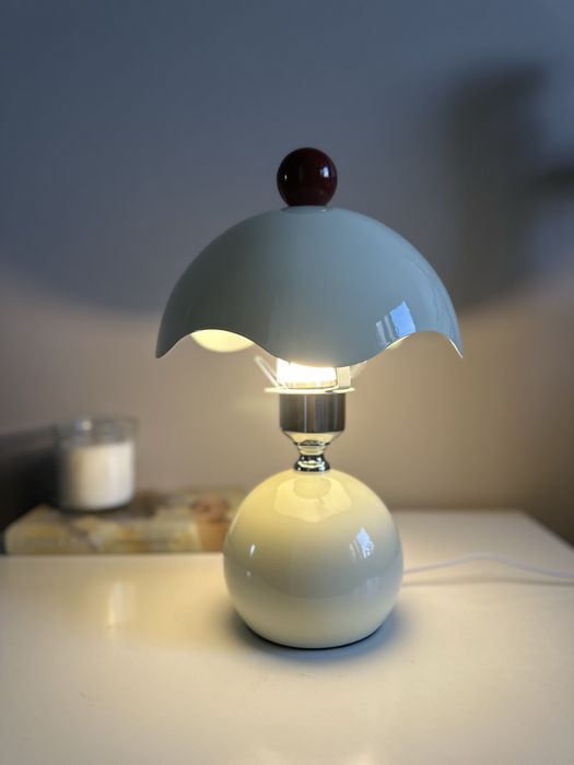 Urocza retro lampka